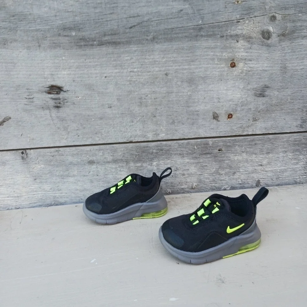 Nike Air Max Motion AQ2744 011 Black/ Green Baby Toddler Size 2C‎ Slip On